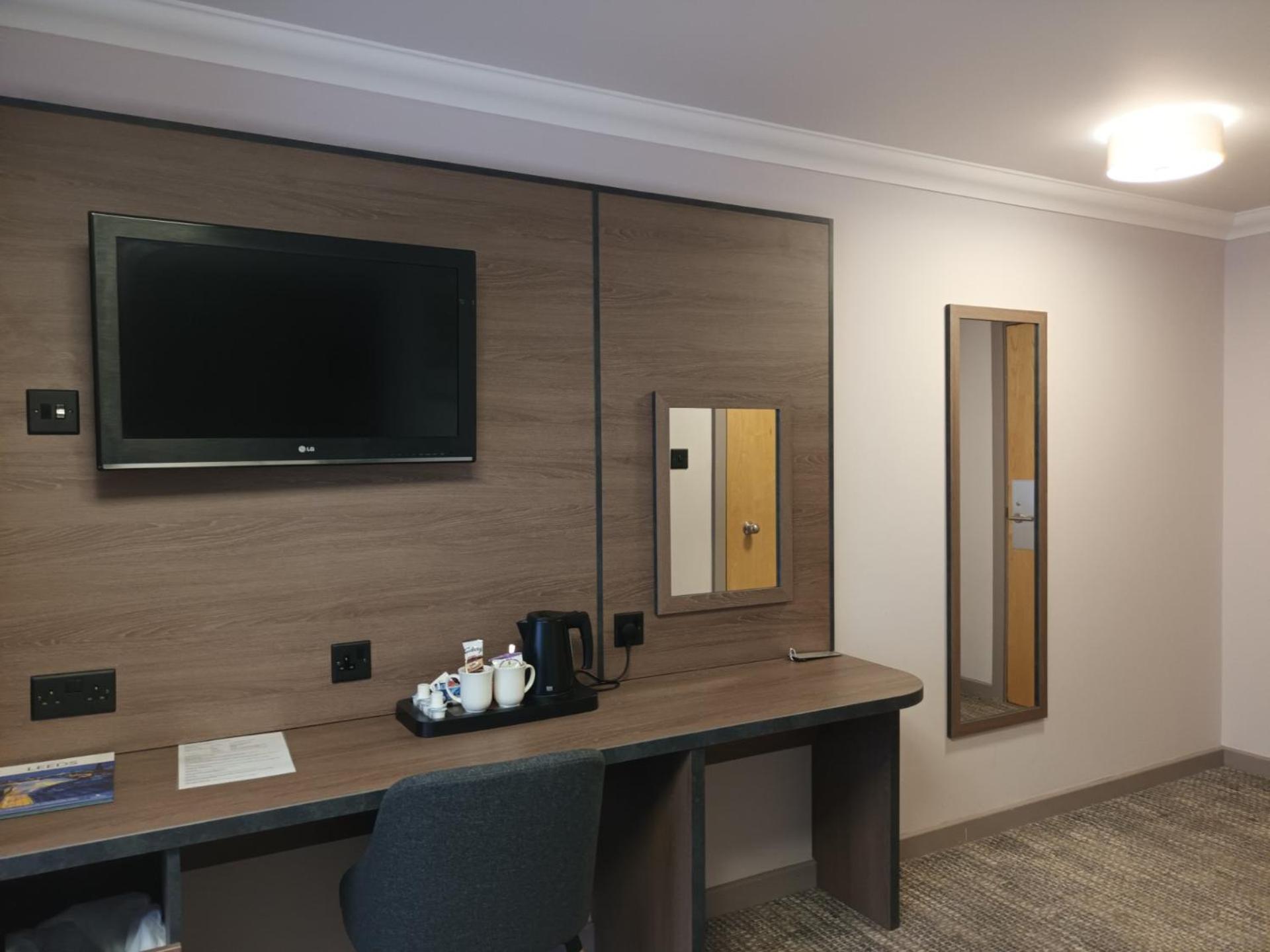 Corn Mill Lodge Hotel 리즈 외부 사진