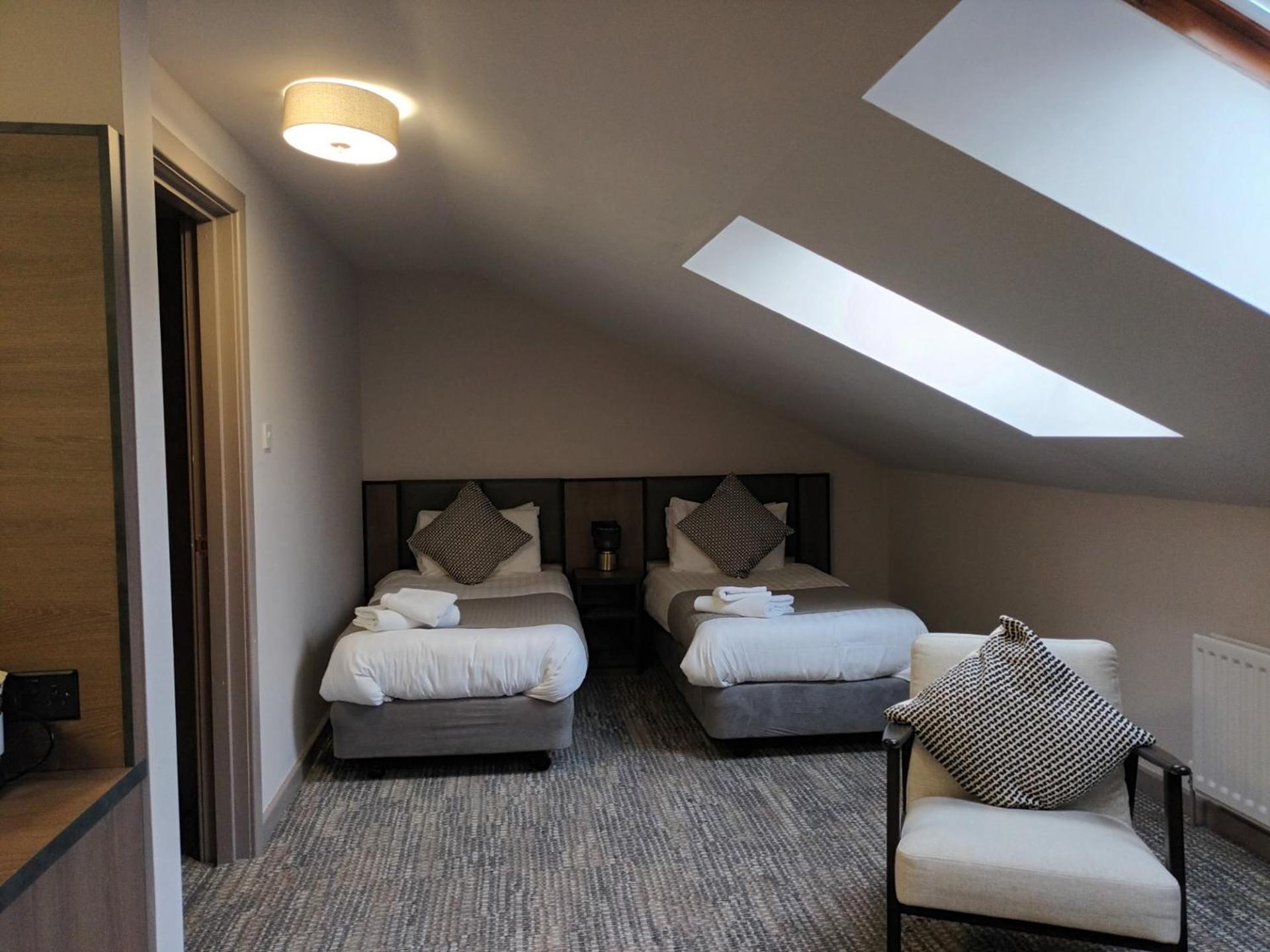 Corn Mill Lodge Hotel 리즈 외부 사진