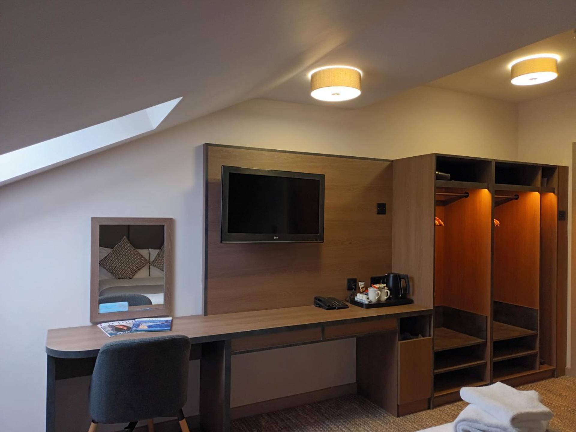 Corn Mill Lodge Hotel 리즈 외부 사진