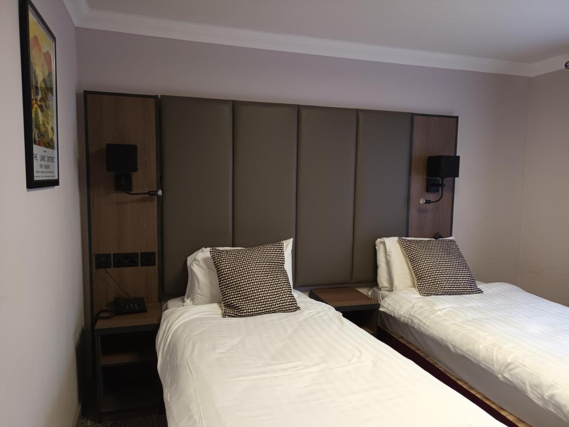 Corn Mill Lodge Hotel 리즈 외부 사진