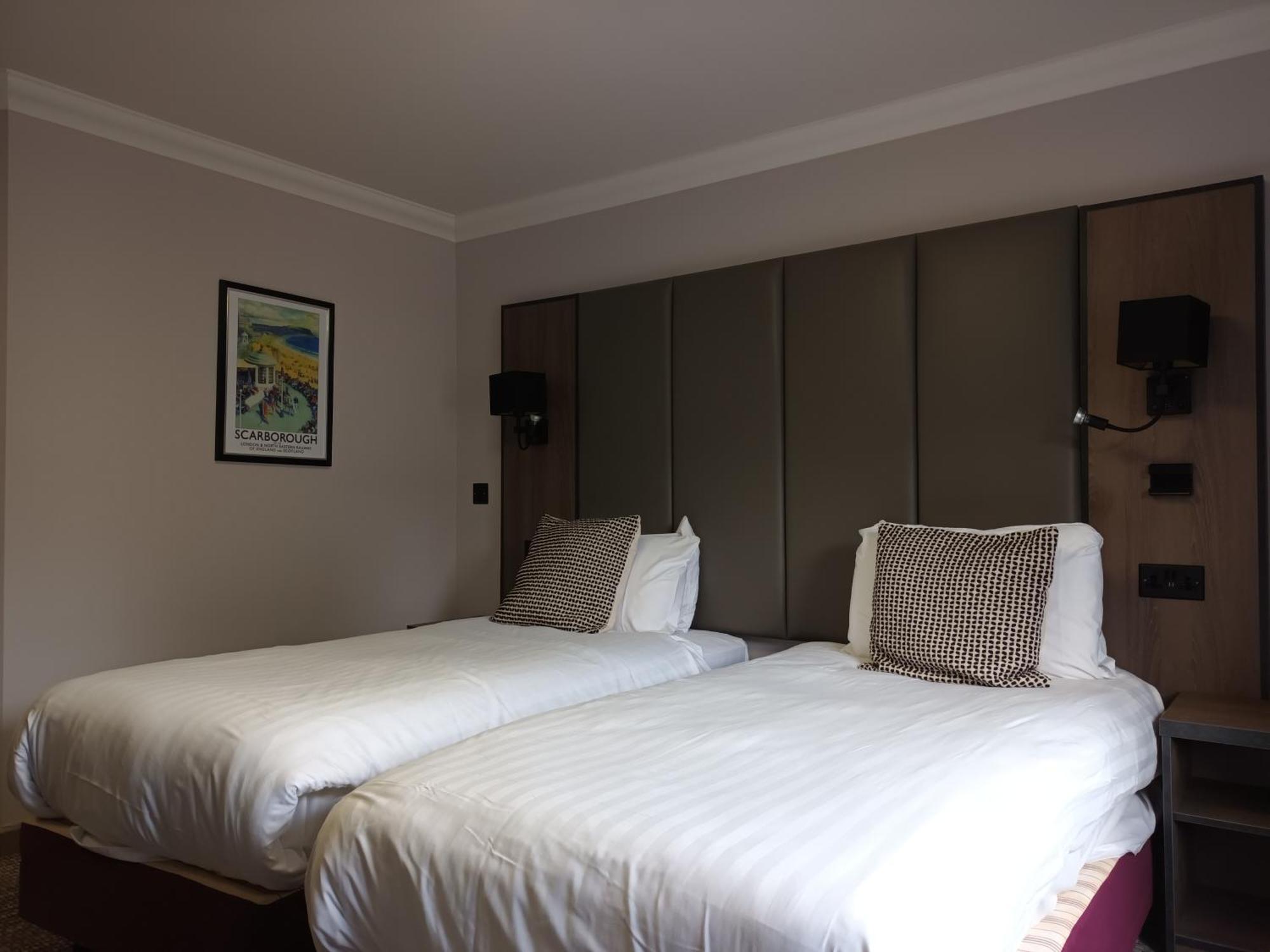 Corn Mill Lodge Hotel 리즈 외부 사진