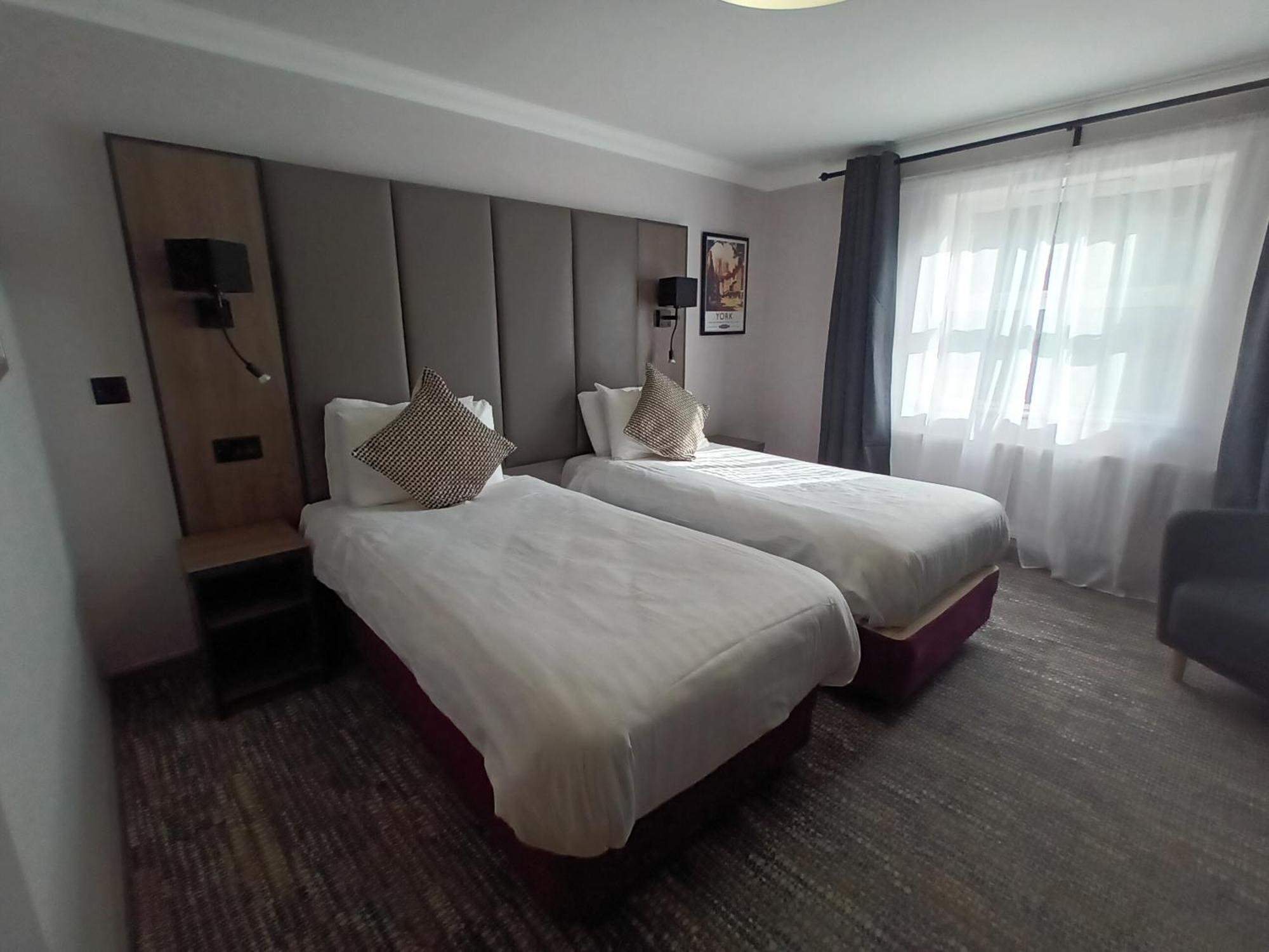 Corn Mill Lodge Hotel 리즈 외부 사진
