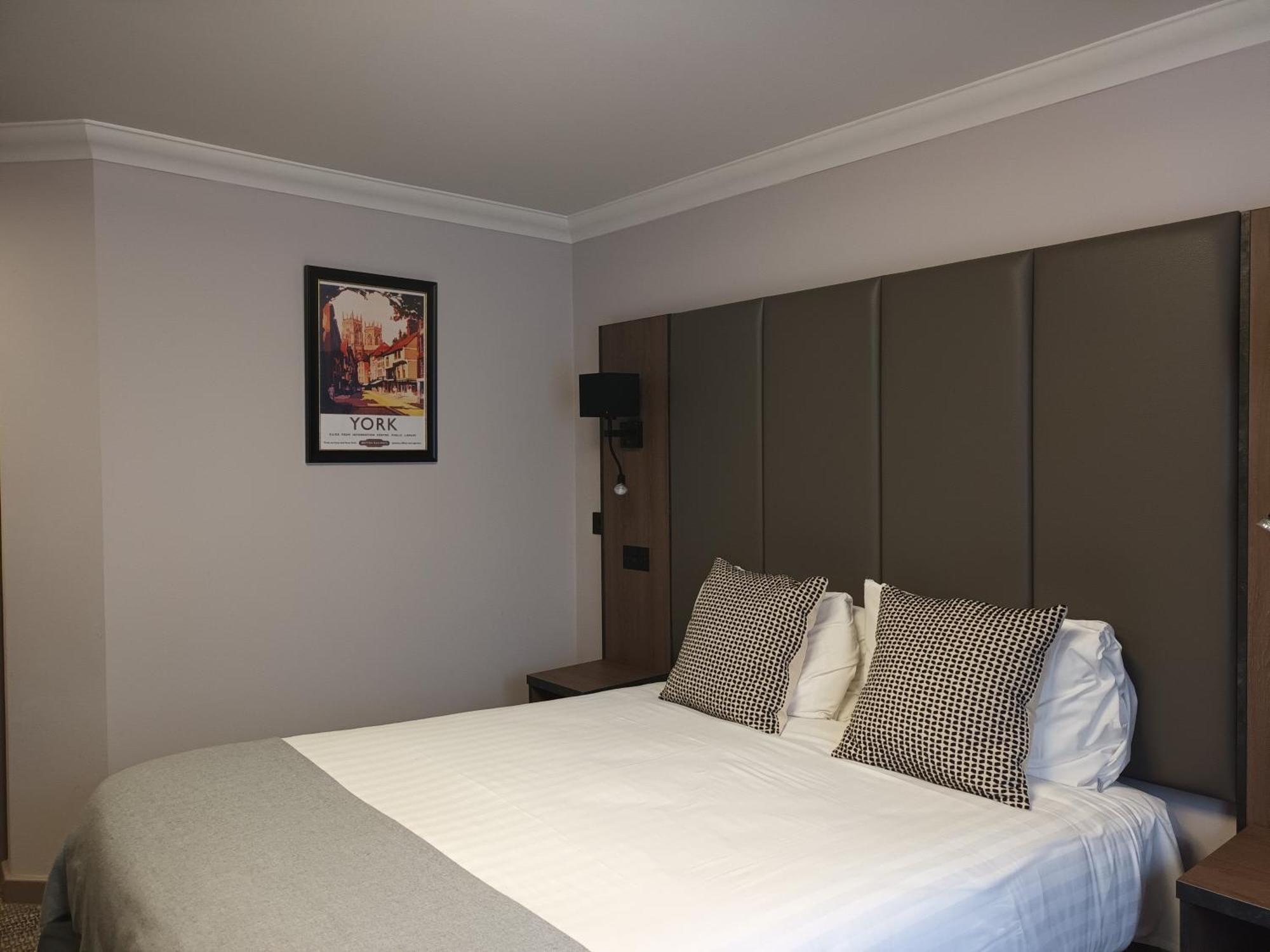 Corn Mill Lodge Hotel 리즈 외부 사진
