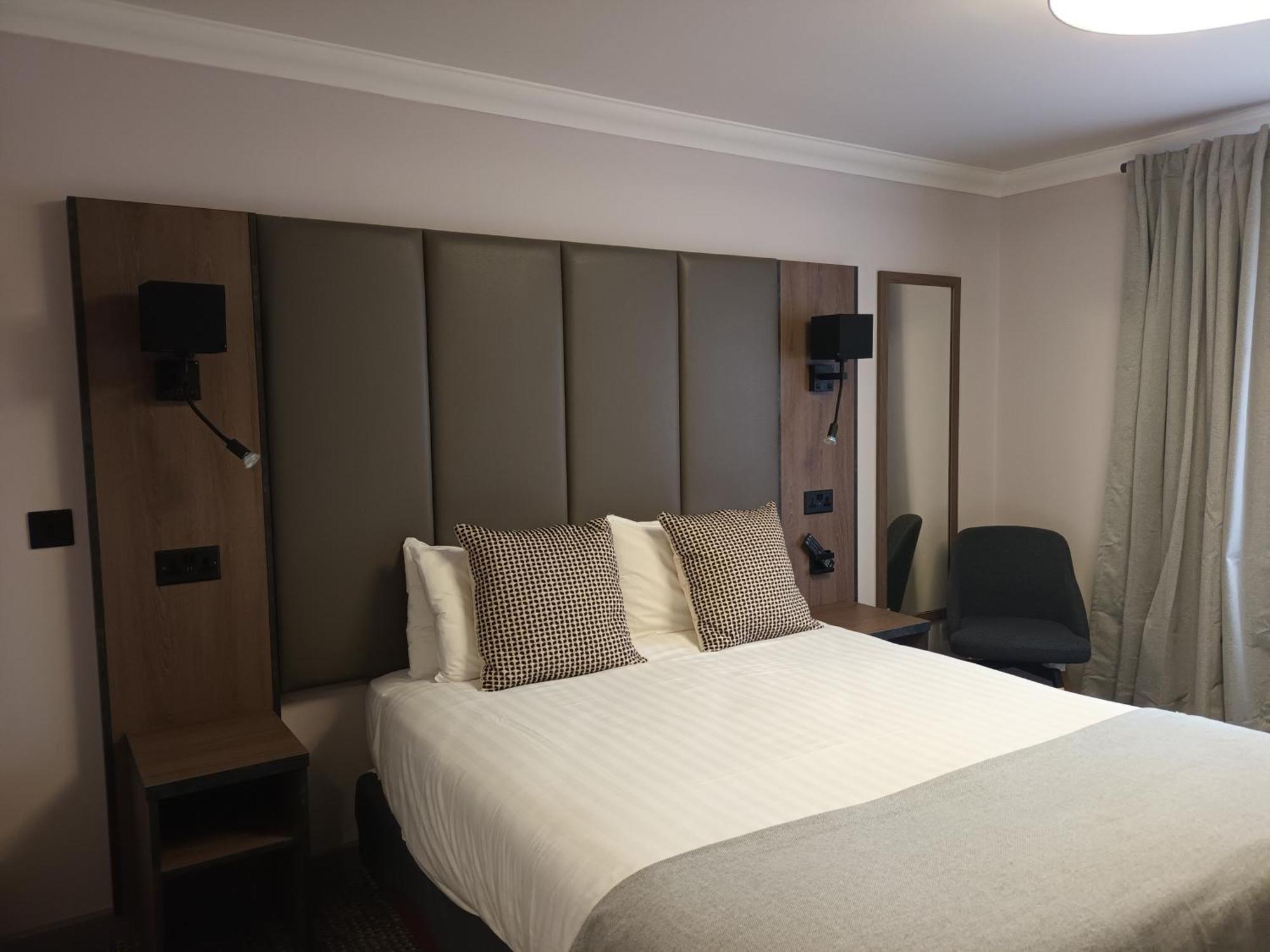 Corn Mill Lodge Hotel 리즈 외부 사진