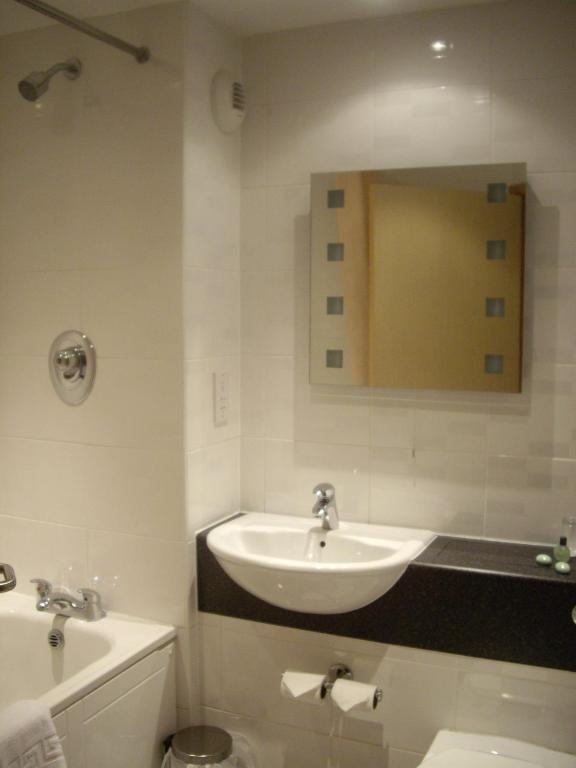 Corn Mill Lodge Hotel 리즈 객실 사진
