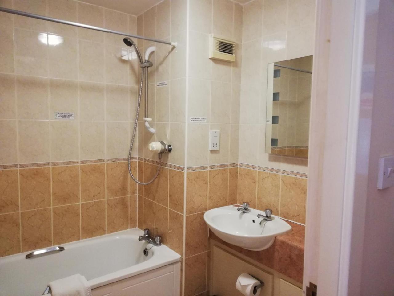 Corn Mill Lodge Hotel 리즈 외부 사진